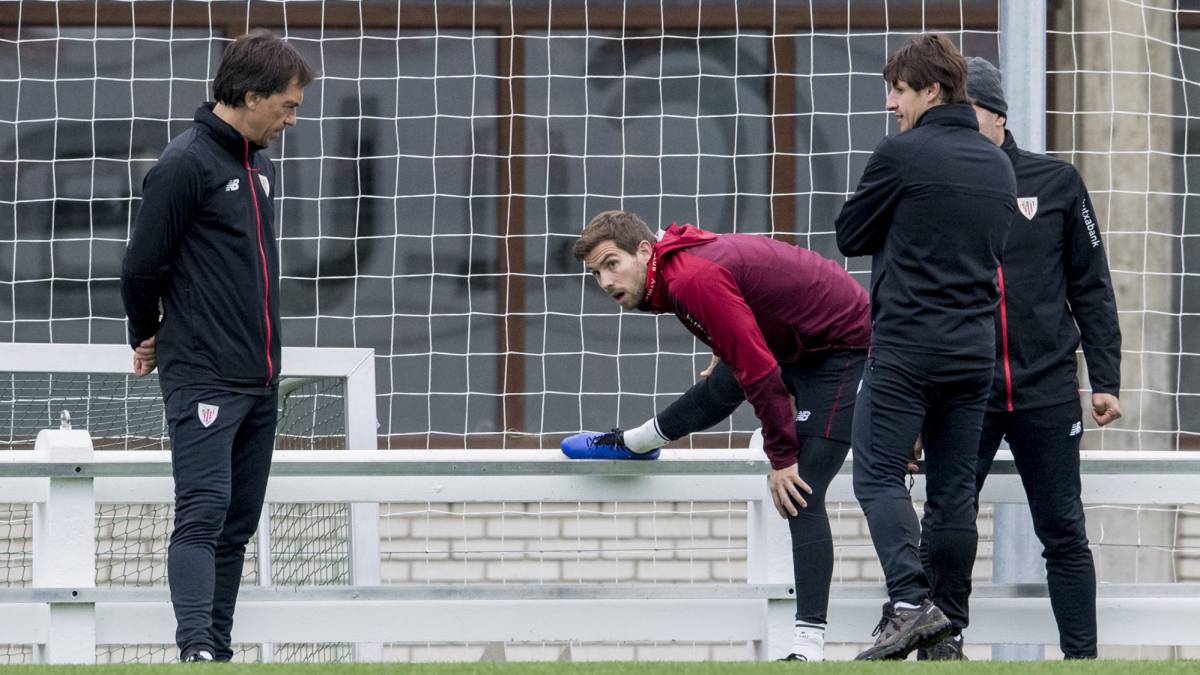 Lezama: Iñigo Martínez se retiró tocado y Yeray hizo los rondos