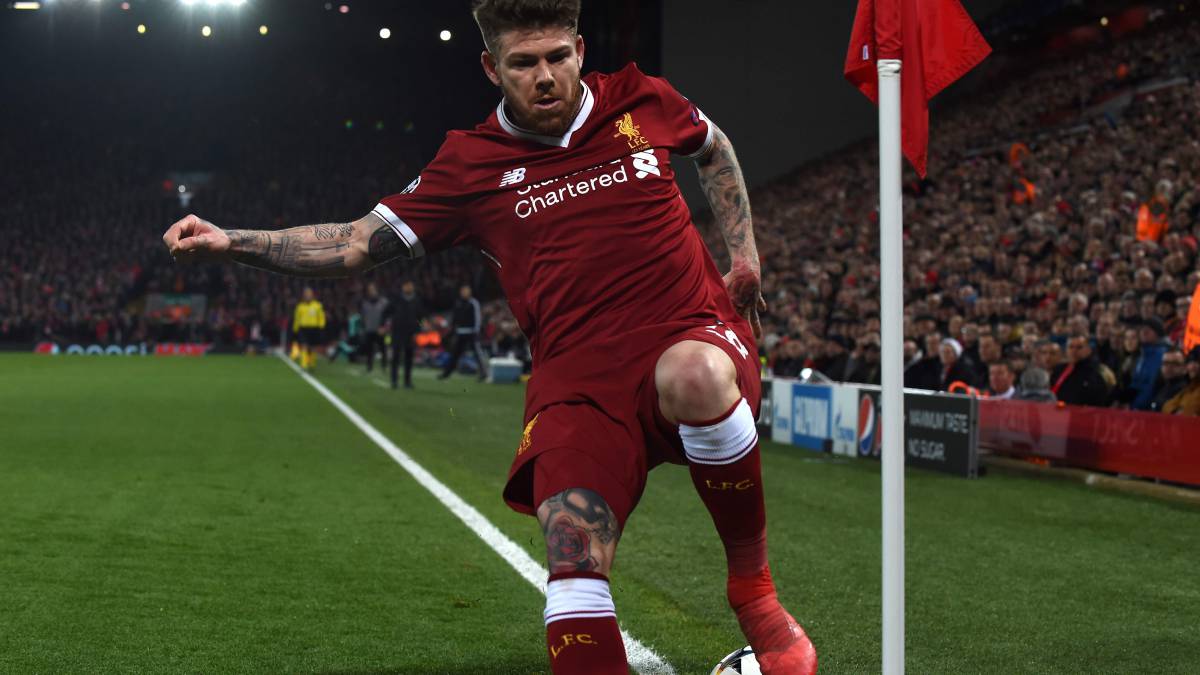 El lateral izquierdo español del Liverpool, Alberto Moreno, durante un partido.