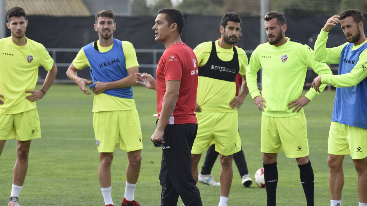 Francisco recupera a todas sus piezas defensivas ante el Levante