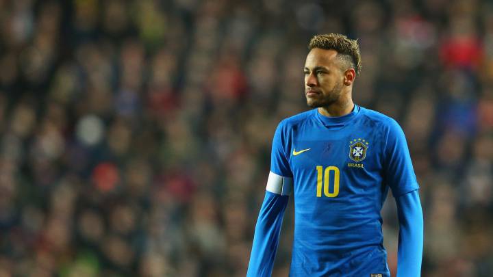 Neymar: Barcelona waiting for PSG forward to make first move