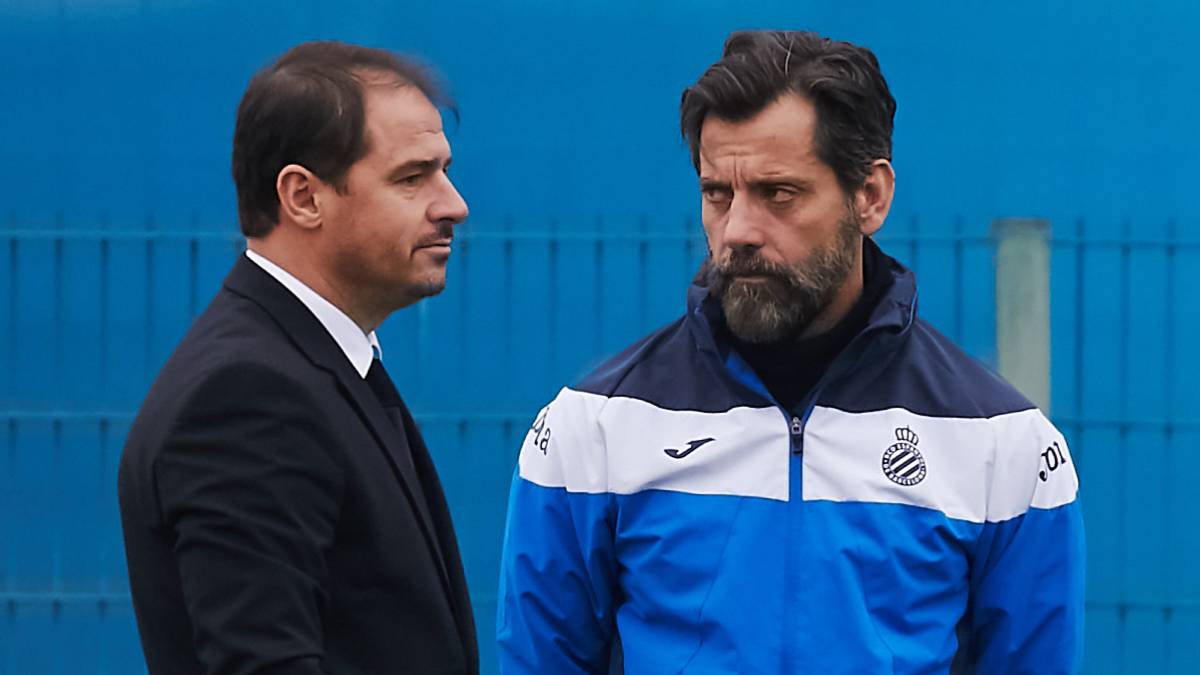 Quique Sánchez Flores charla con Lardín durante un entrenamiento del Espanyol la temporada 2017-2018.