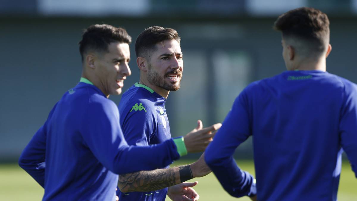 El Betis de Quique Setién dio una lista para Villarreal sin Sidnei ni Tonny Sanabria y con las novedades de Javi García y Francis, que regresan entre 19.