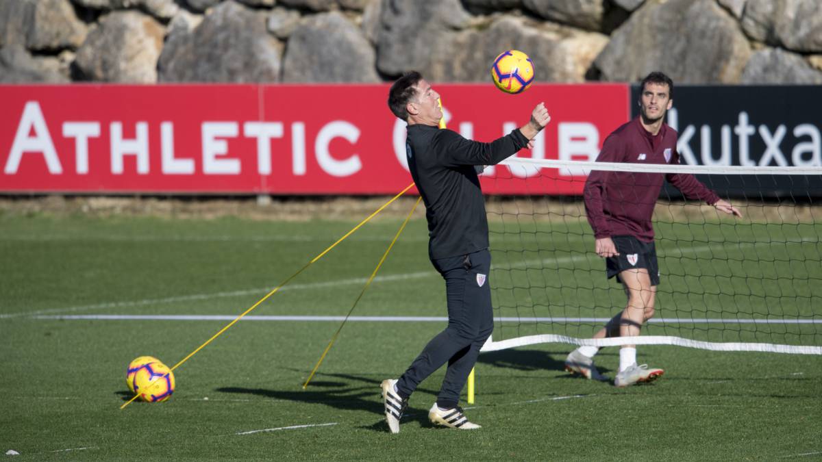 Berizzo: "Los futbolistas deben dar un paso al frente"