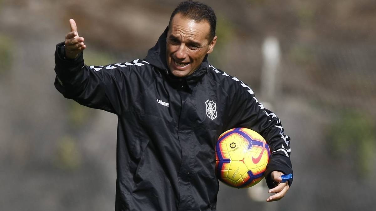 Oltra, entrenador del Tenerife.