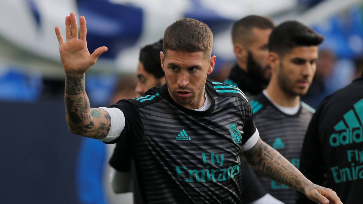 Ramos en el calentamiento del partido ante el Málaga