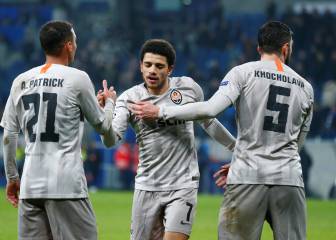 Taison abre la puerta de los octavos de final