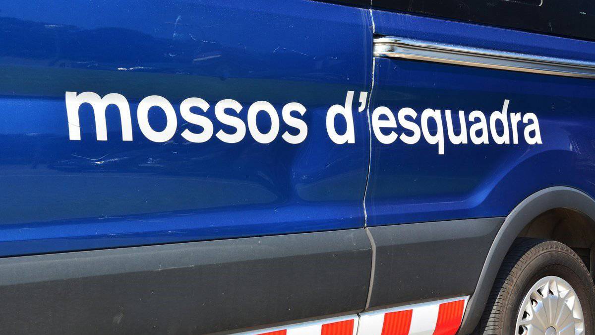 Los Mossos intervinieron material prohibido a aficionados del
Sabadell antes del partido