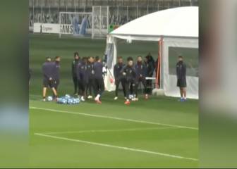 Cristiano impresses Dybala with physics-defying trick shot