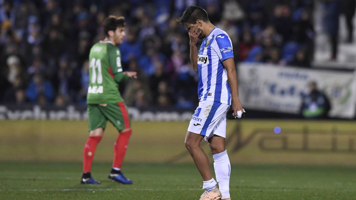 Recio, tras lesionarse ante el Alavés.