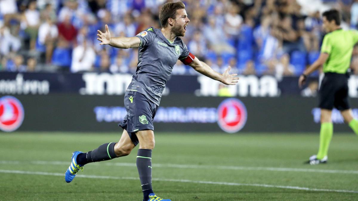Asier Illarramendi celebra uno de sus goles con la Real Sociedad.