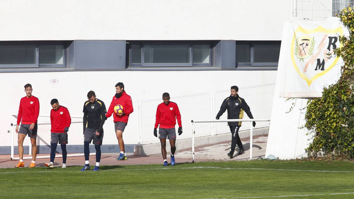 Alegría, Álvaro, Dimitrievski, Dorado, Akieme y Míchel, en una sesión.
