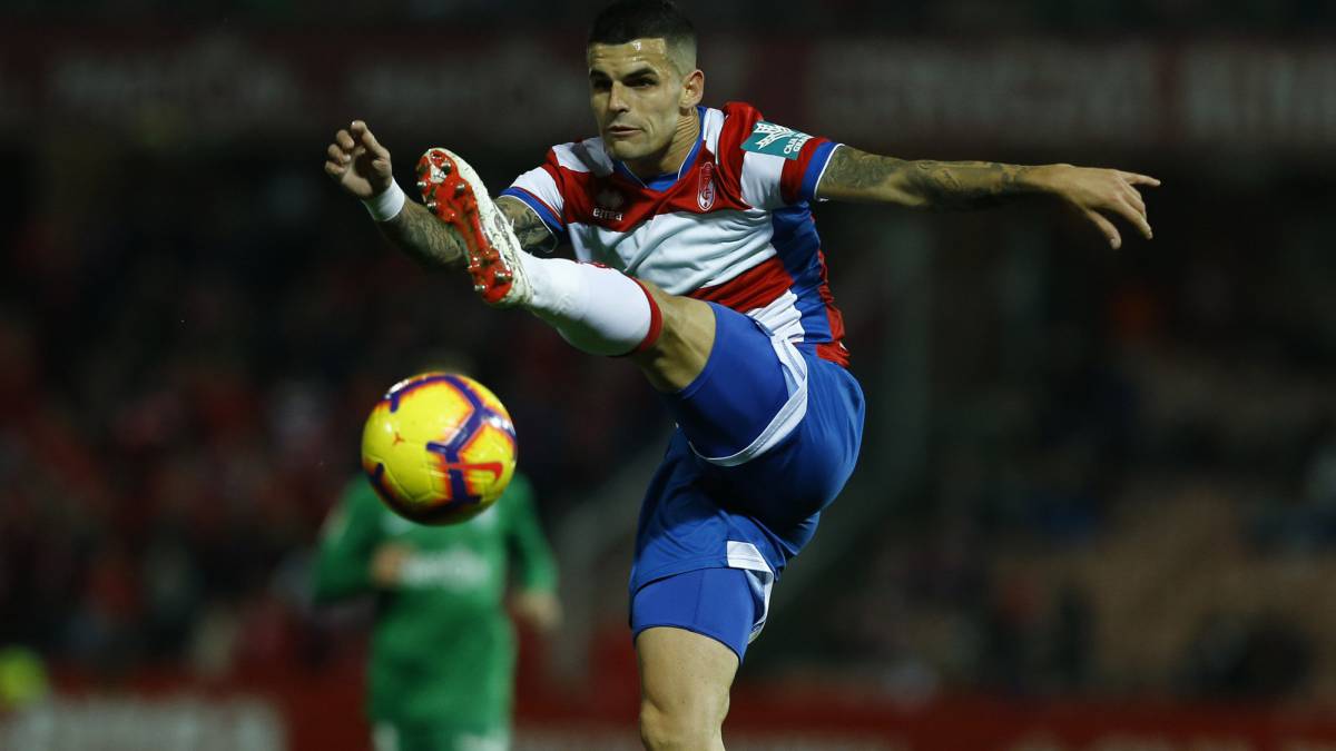 Álex Martínez estará ante el Málaga.