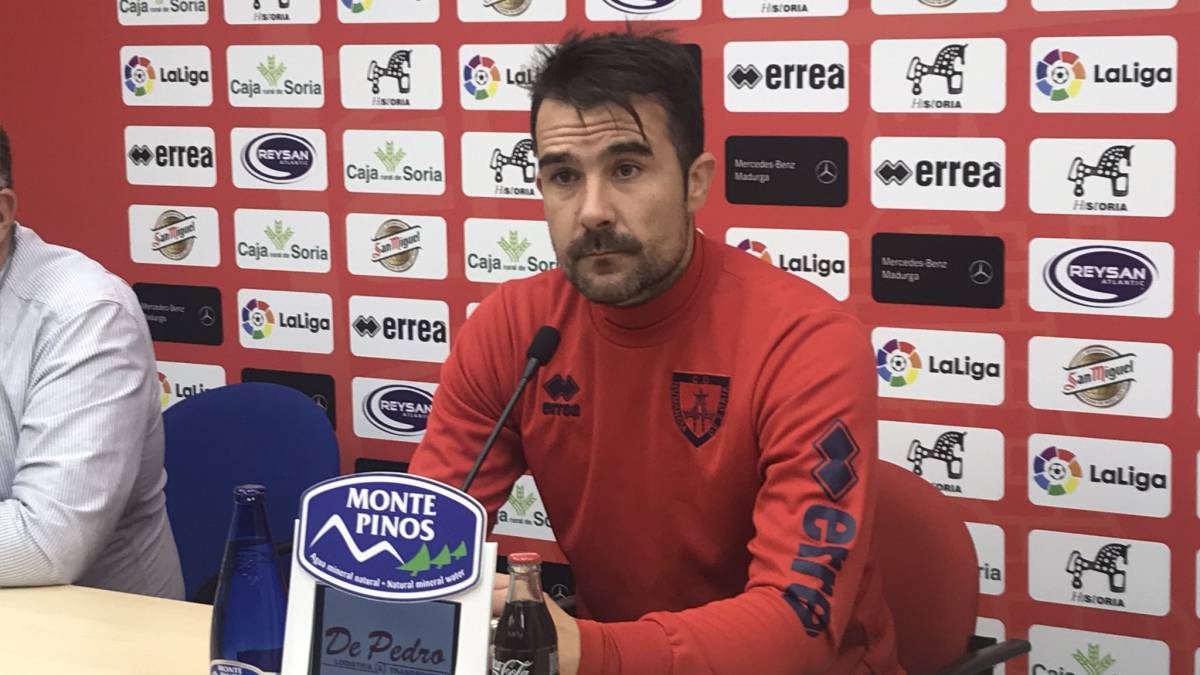 López Garai durante una conferencia de prensa.