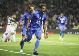 El Oporto gana en el descuento y mantiene el liderato