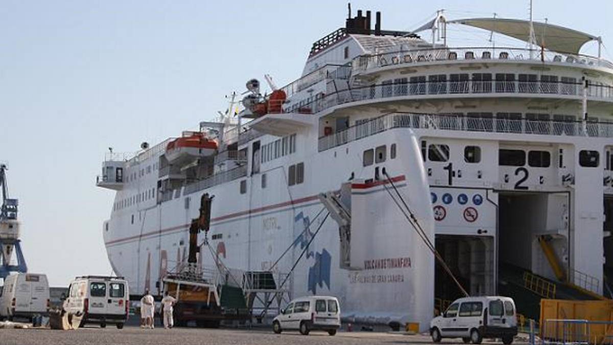 El Melilla se desplazará en un ferry como este.
