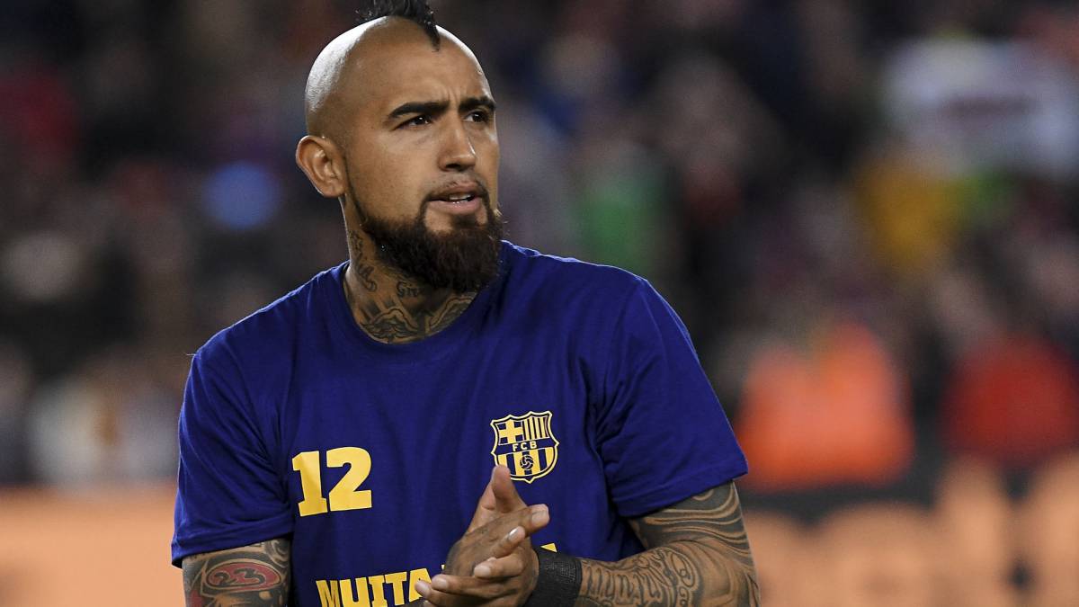 Arturo Vidal, en el calentamiento de un partido con el Barcelona.