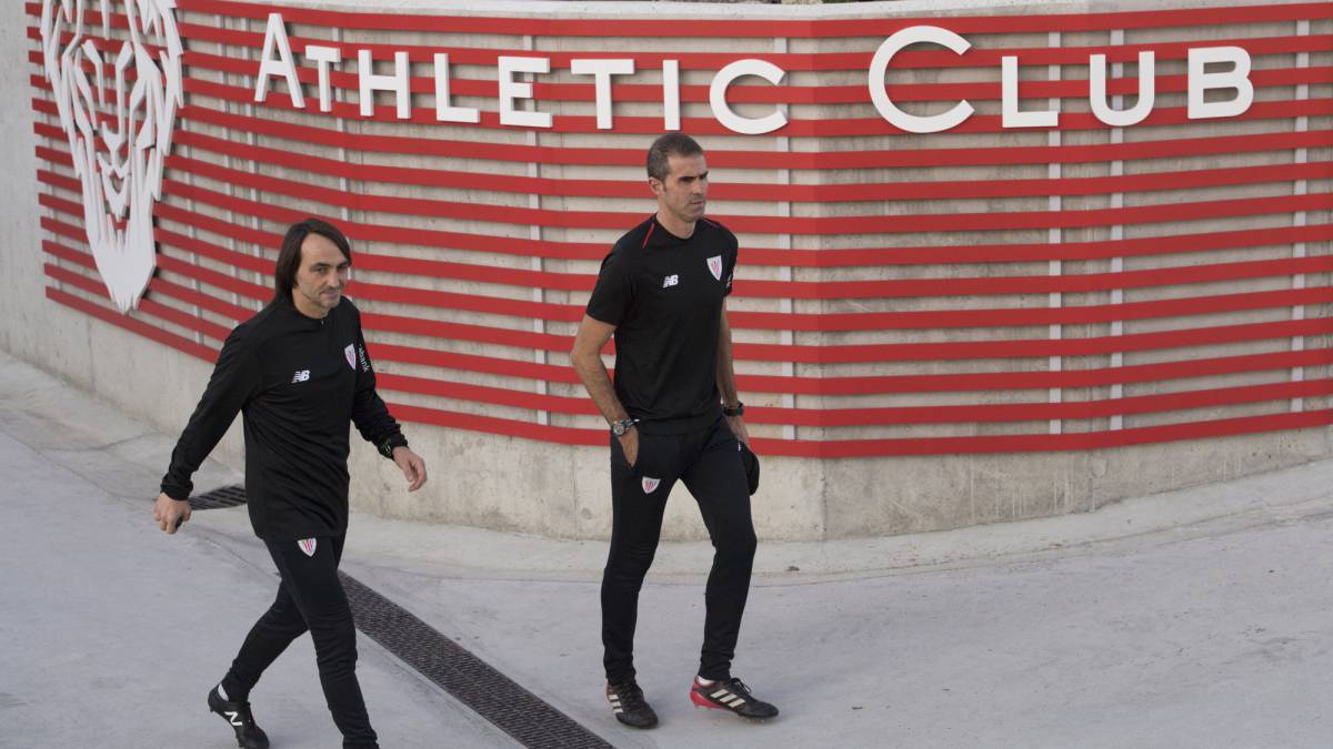 El técnico del Athletic de Bilbao Gaizka Garitano llega al entrenamiento del primer equipo del Athletic Club.