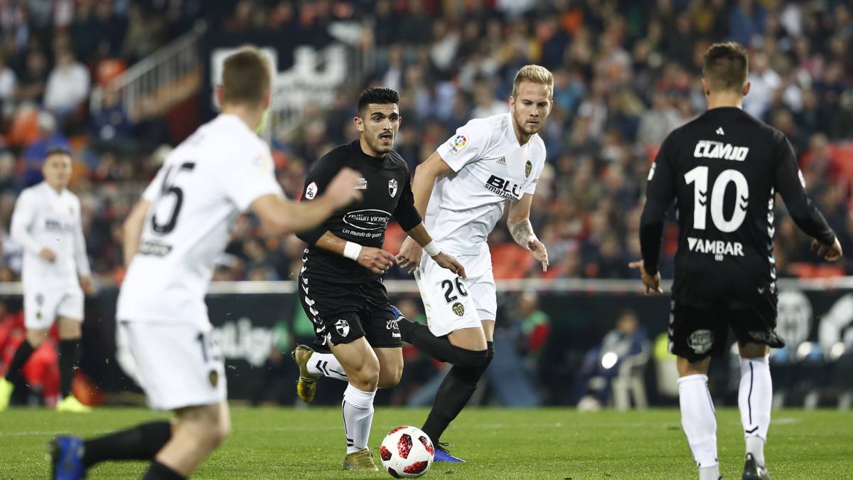 El Valencia le buscará un equipo de Segunda a Racic en enero