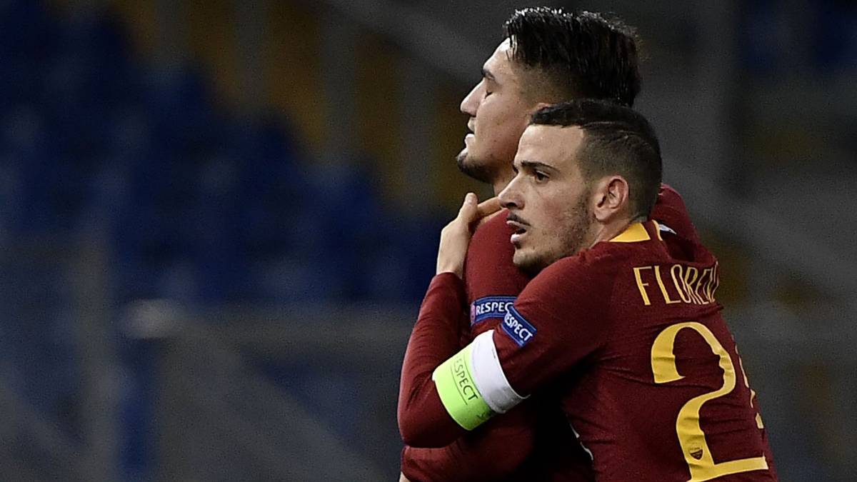 Los jugadores del Roma, Alessandro Florenzi y Cengiz Ünder, durante un partido.