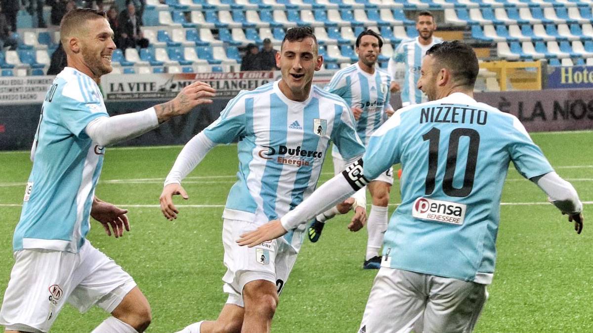 Los jugadores del Virtus Entella celebran un gol en un partido de la Serie C.