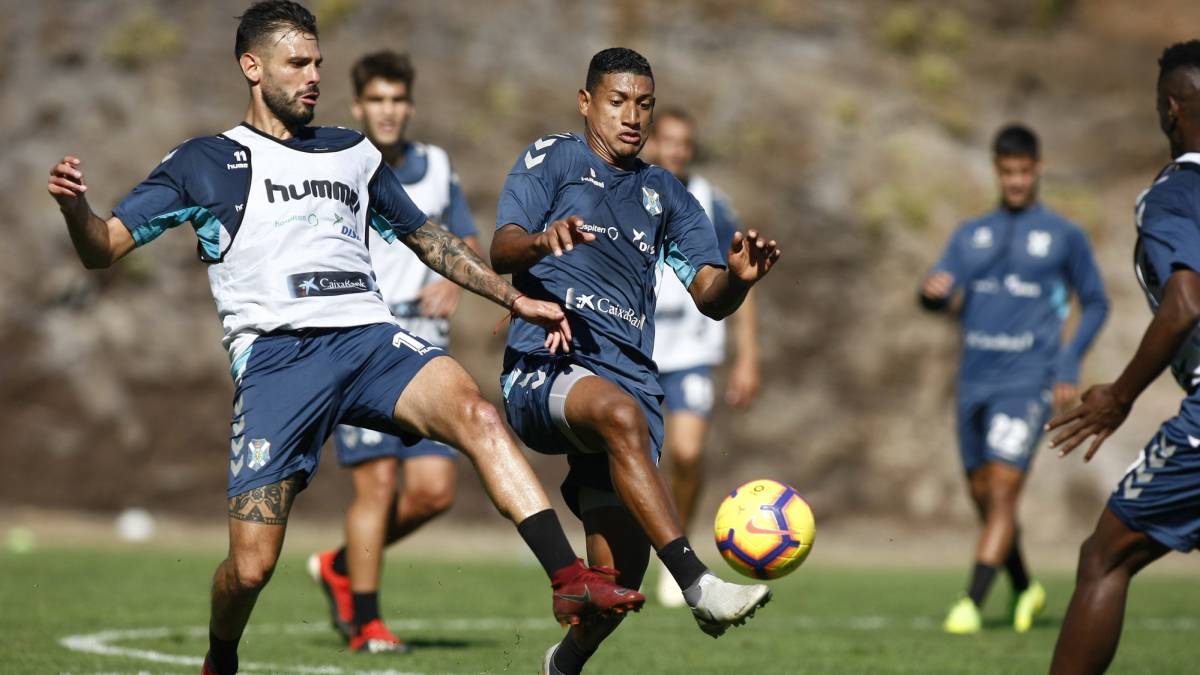Horario, cómo ver en directo en televisión y cómo seguir online el Tenerife - Extremadura de la jornada 16 de LaLiga 1,2,3.