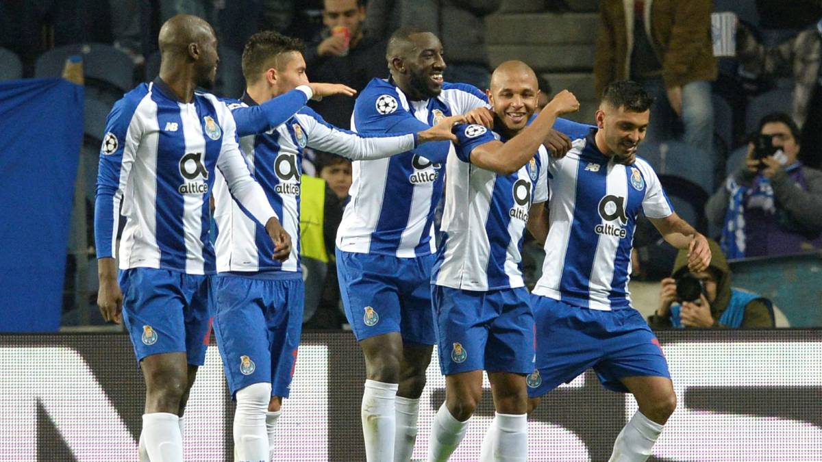 El Oporto golea y asegura el liderato ante el Portimonense.