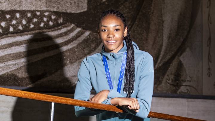 Salma Paralluello debuta con el Zaragoza CFF tras ganar el oro