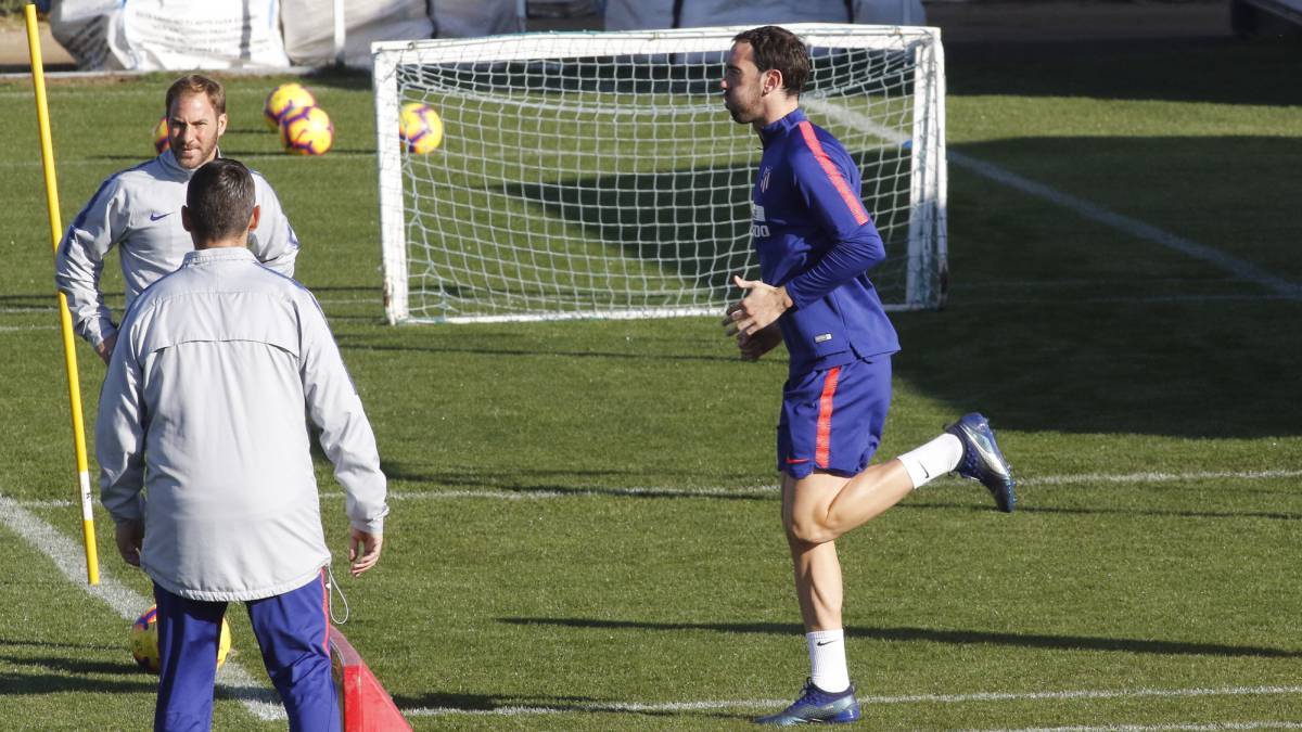 El defensa uruguayo del Atlético de Madrid, Diego Godín, durante un entrenamiento.