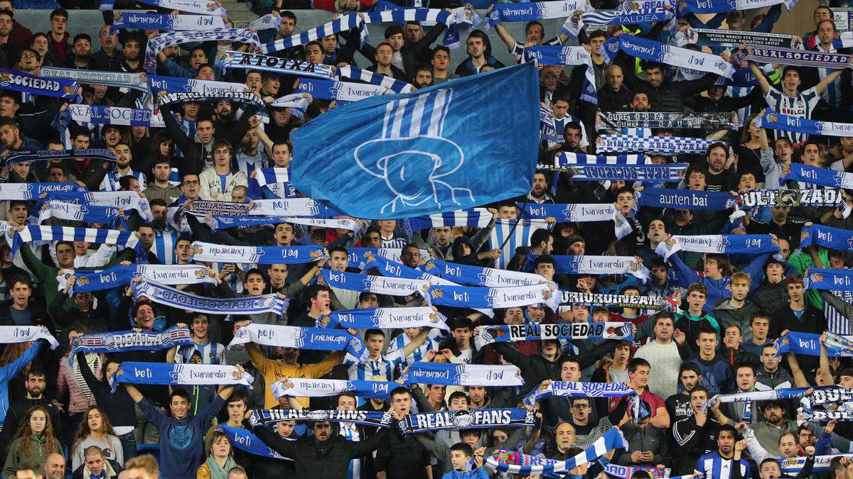 La afición de la Real Sociedad no olvida a Aitor Zabaleta