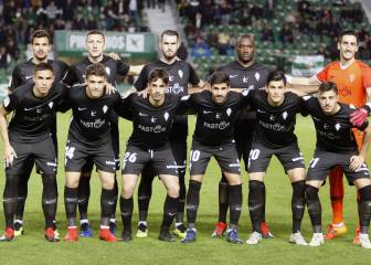 El Sporting estrena camiseta en Elche como homenaje a Quini