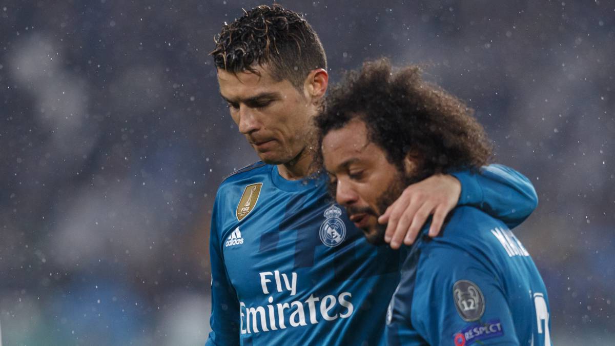 Cristiano Ronaldo abraza a Marcelo en el Juventus-Real Madrid de ida de cuartos de final de la Champions la temporada pasada en Turín.