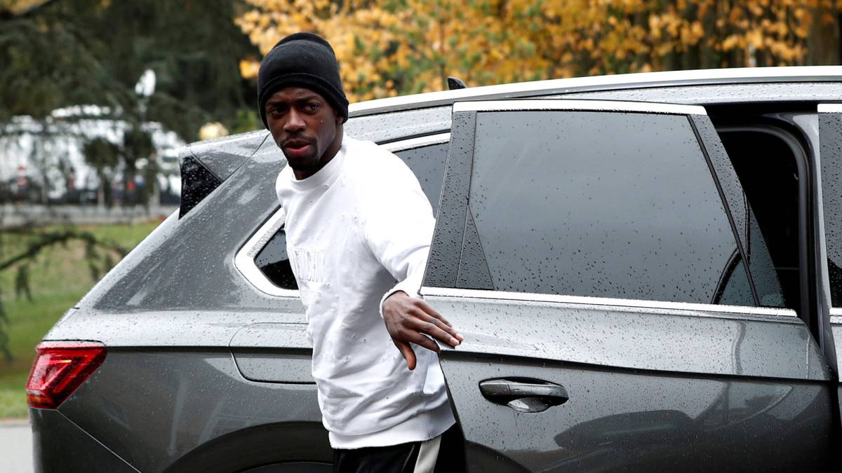 Dembélé llegó tarde al entrenamiento con el Barcelona.