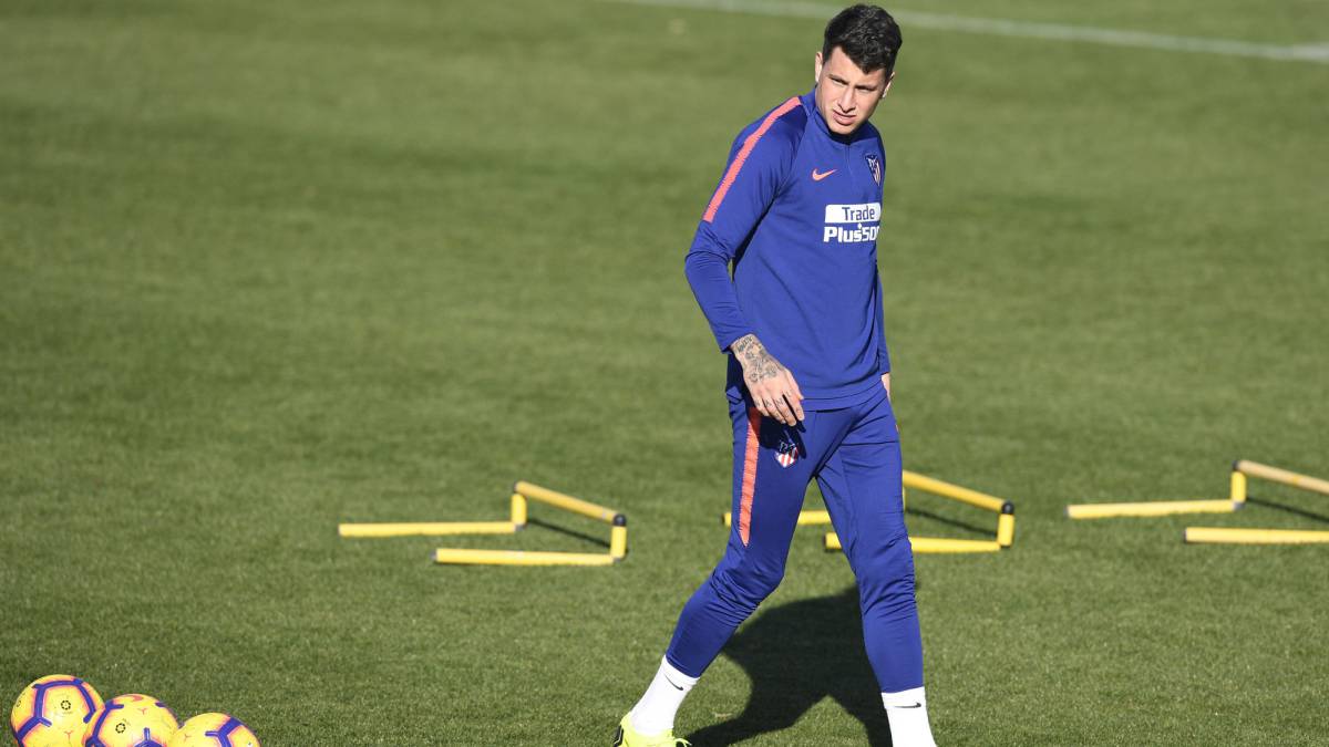 Giménez, de nuevo lesionado, en una sesión del Atleti.