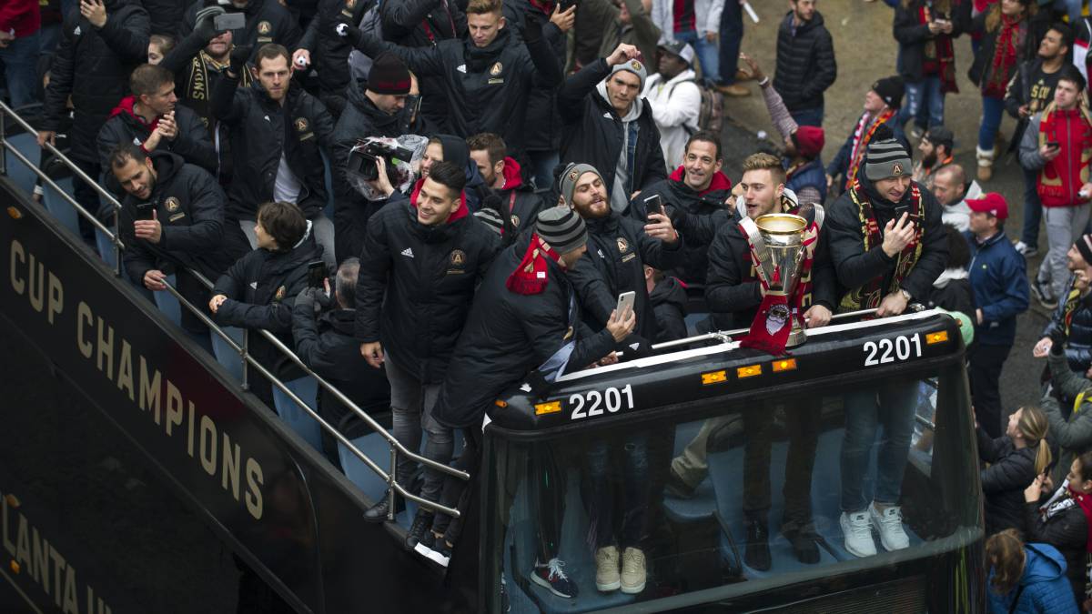Los jugadores del Atlanta United celebran el título de la MLS por las calles de su ciudad.