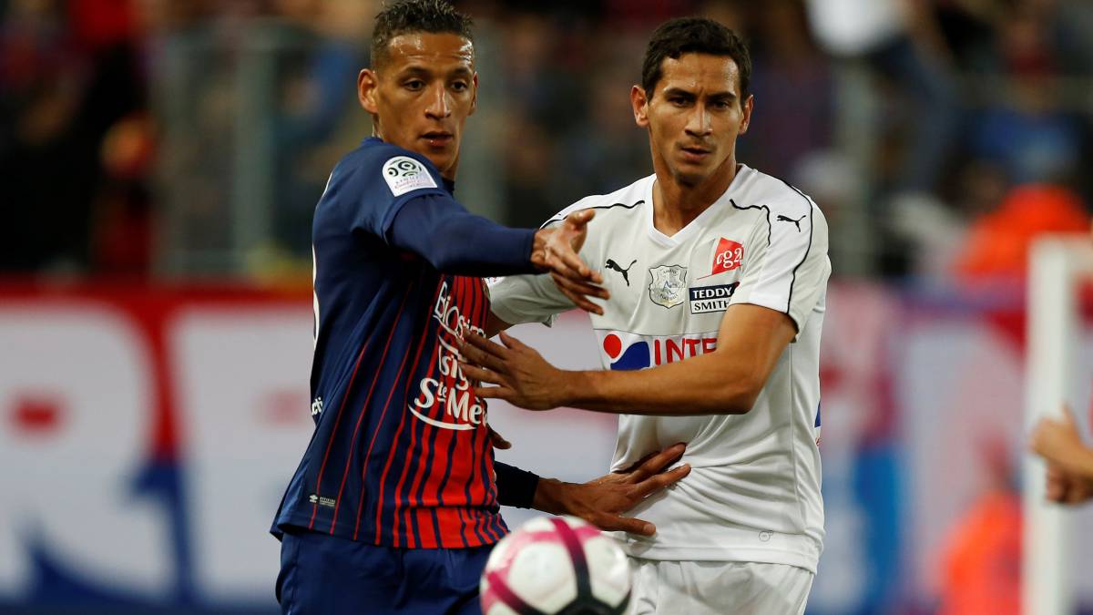 El centrocampista del Sevilla Paulo Henrique Ganso, cedido en el Amiens de Francia, quiere volver a Brasil y estaría negociando con el club de Nervión.