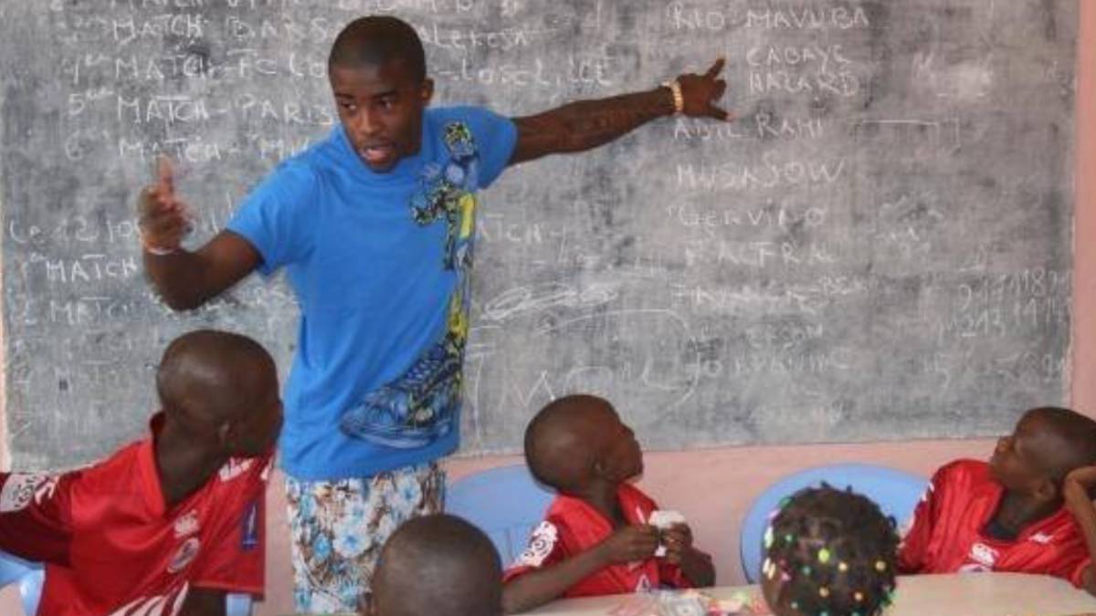Rio Mavuba, que nació en el mar y jugó con Francia, ayuda a 40 huérfanos en el fútbol y la vida