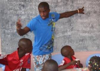 Rio Mavuba, que nació en el mar y jugó con Francia, ayuda a 40 huérfanos en el fútbol
