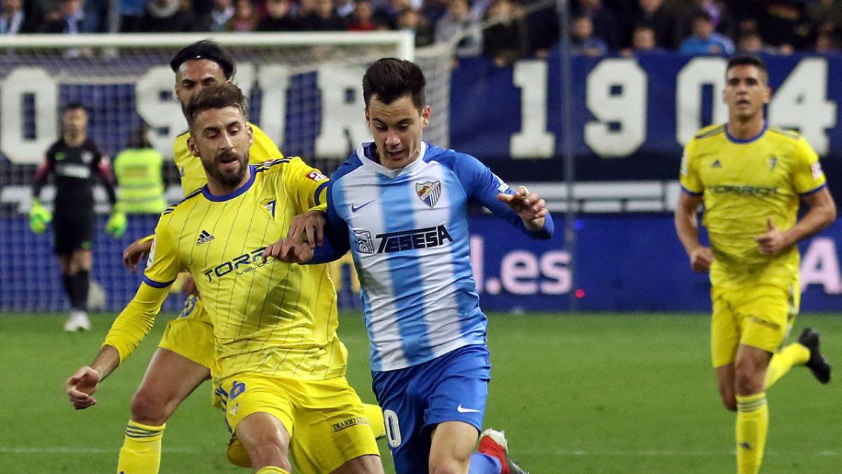 Resumen y gol del Málaga 1-0 Cádiz. Un solitario gol de Ricca da el triunfo y el liderato a un Málaga que corta la racha de siete victorias consecutivas de los amarillos.