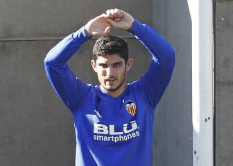 Valencia's Guedes out for up to two months after surgery