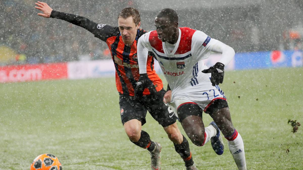 Ferland Mendy, en el radar del Barça, examen ante Abidal