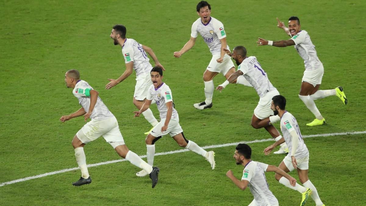 La plantilla del Al Ain, celebrando la victoria ante River Plate en los penaltis.
