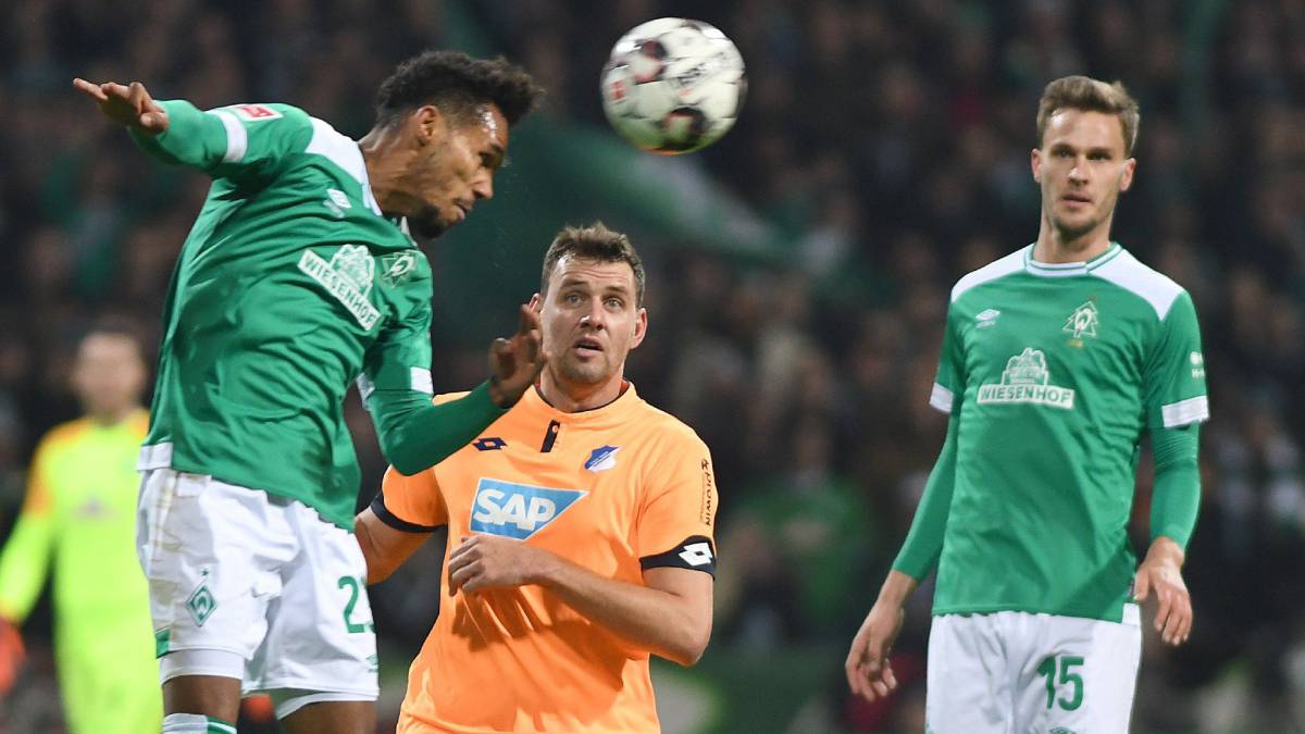 Una imagen del partido de la Bundesliga que enfrentó ayer miércoles 19 al Werder Bremen y al Hoffenheim.