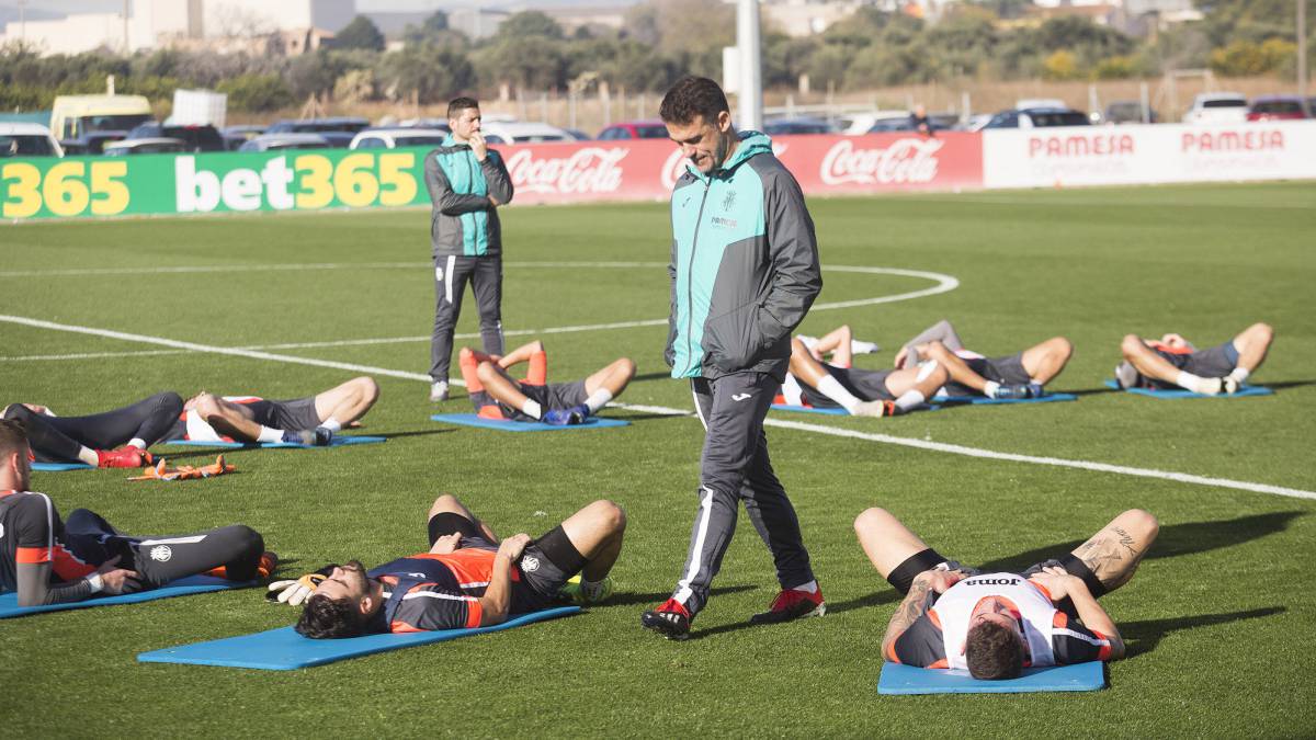 Villarreal: Luis García paraliza la salida de Miguel Layún