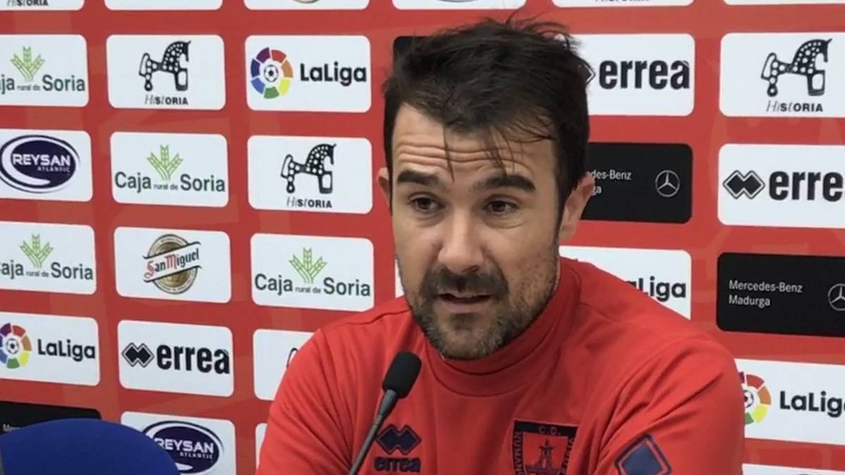 López Garai durante una conferencia de prensa.