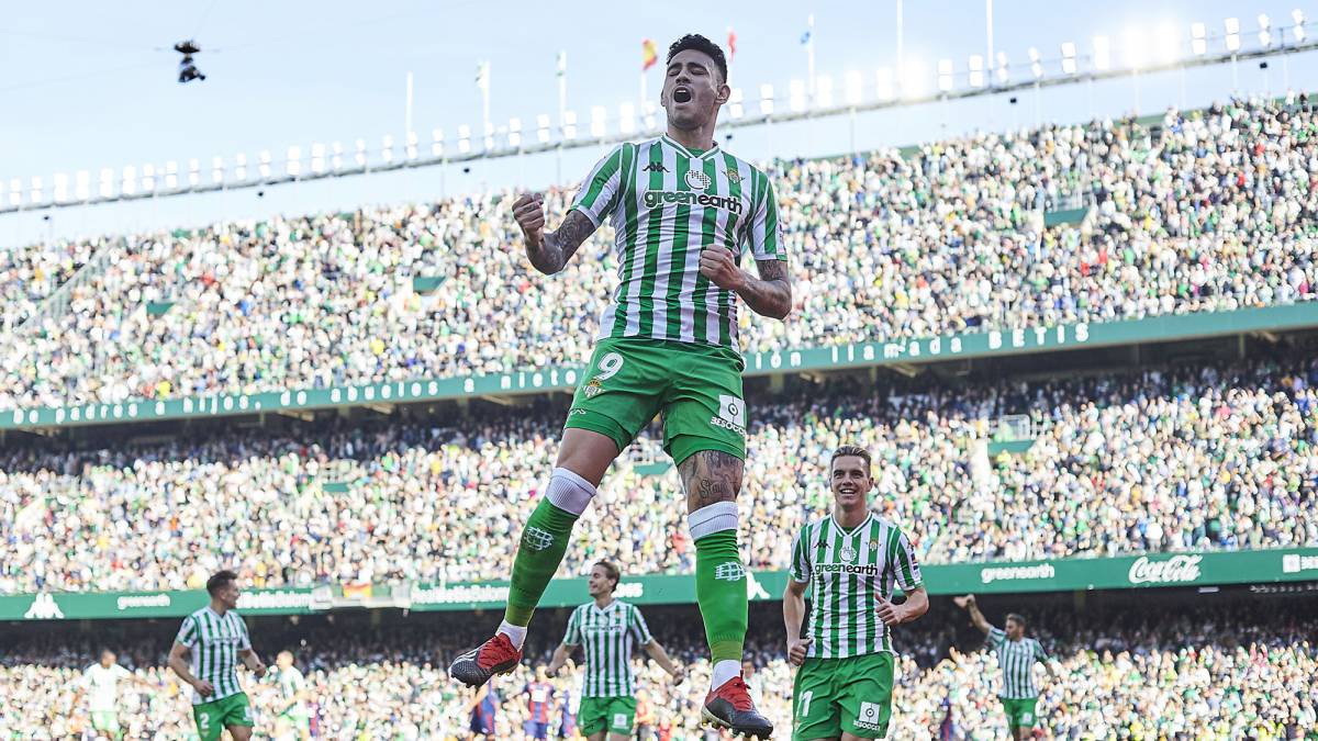 El delantero paraguayo del Betis Antonio Sanabria marcó su primer gol en LaLiga ante el Eibar para espantar así los rumores de salida este mercado invernal.