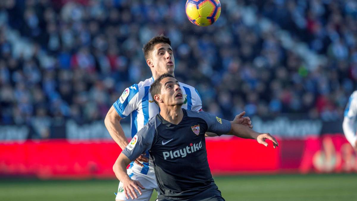 Ben Yedder con Bustinza.
