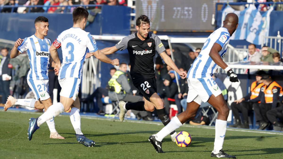 El medio del Sevilla Mudo Vázquez pidió perdón "a sus compañeros y todos los sevillistas" tras haber visto la roja en Leganés. Llamó "caradura" al árbitro.