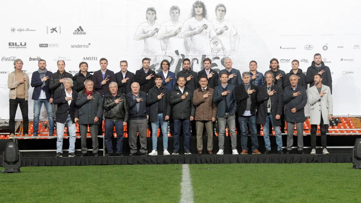 Los veteranos del Valencia, en la presentación del partido de Leyendas.