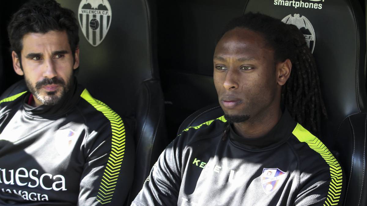 Werner, Semedo y Longo en la rampa de salida del Huesca