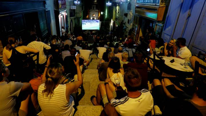 Macro operación policial tras la denuncia de LaLiga a más de 4.000 locales públicos ‘piratas’